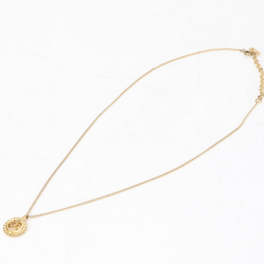 D Round hollow necklace