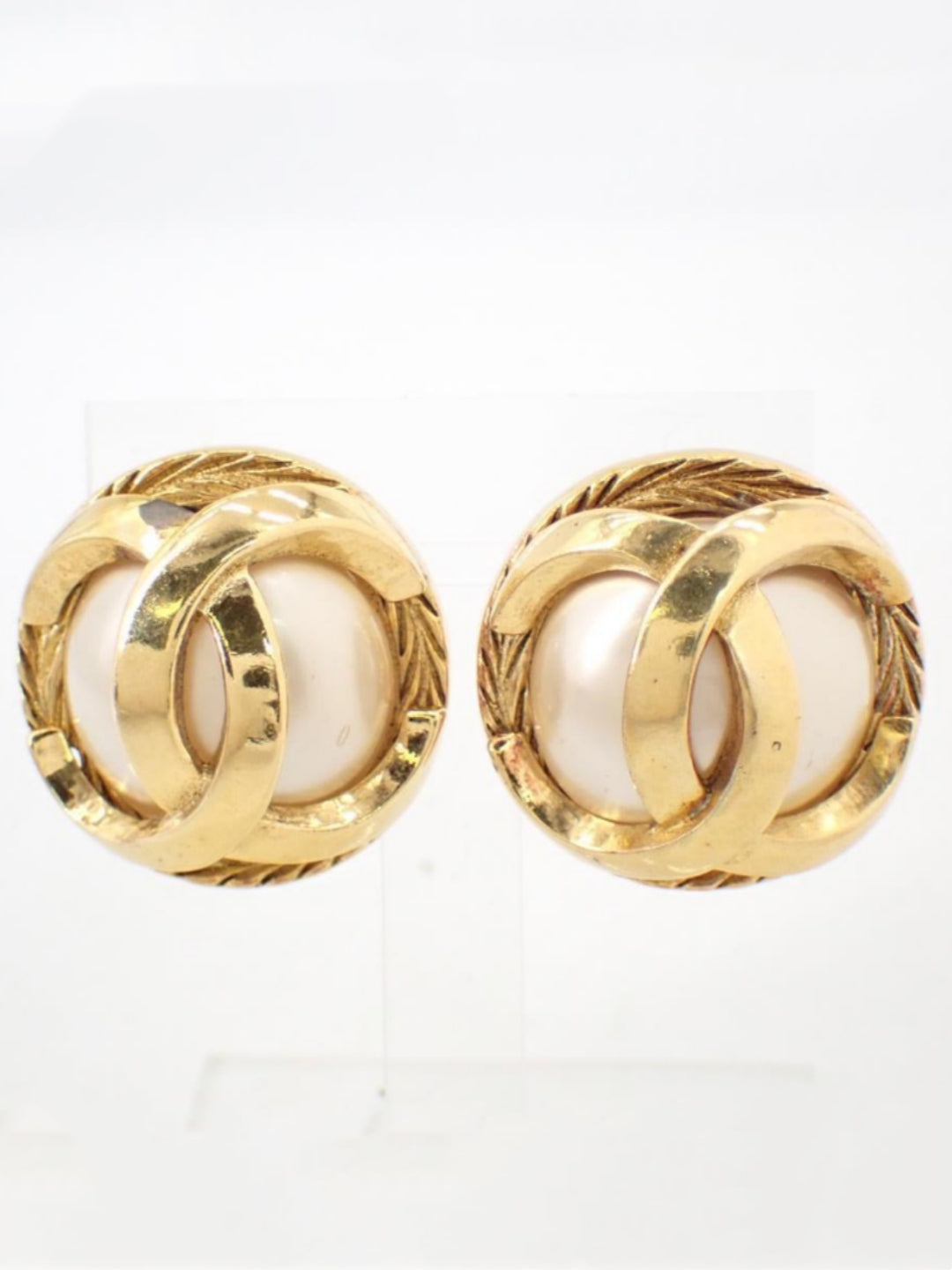 C Pearl Bird Cage Ear Clip