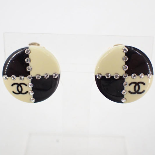 Chessboard black and white checkered ear clip