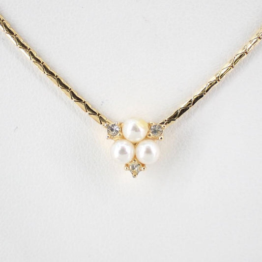 D Vintage three small pearl necklace