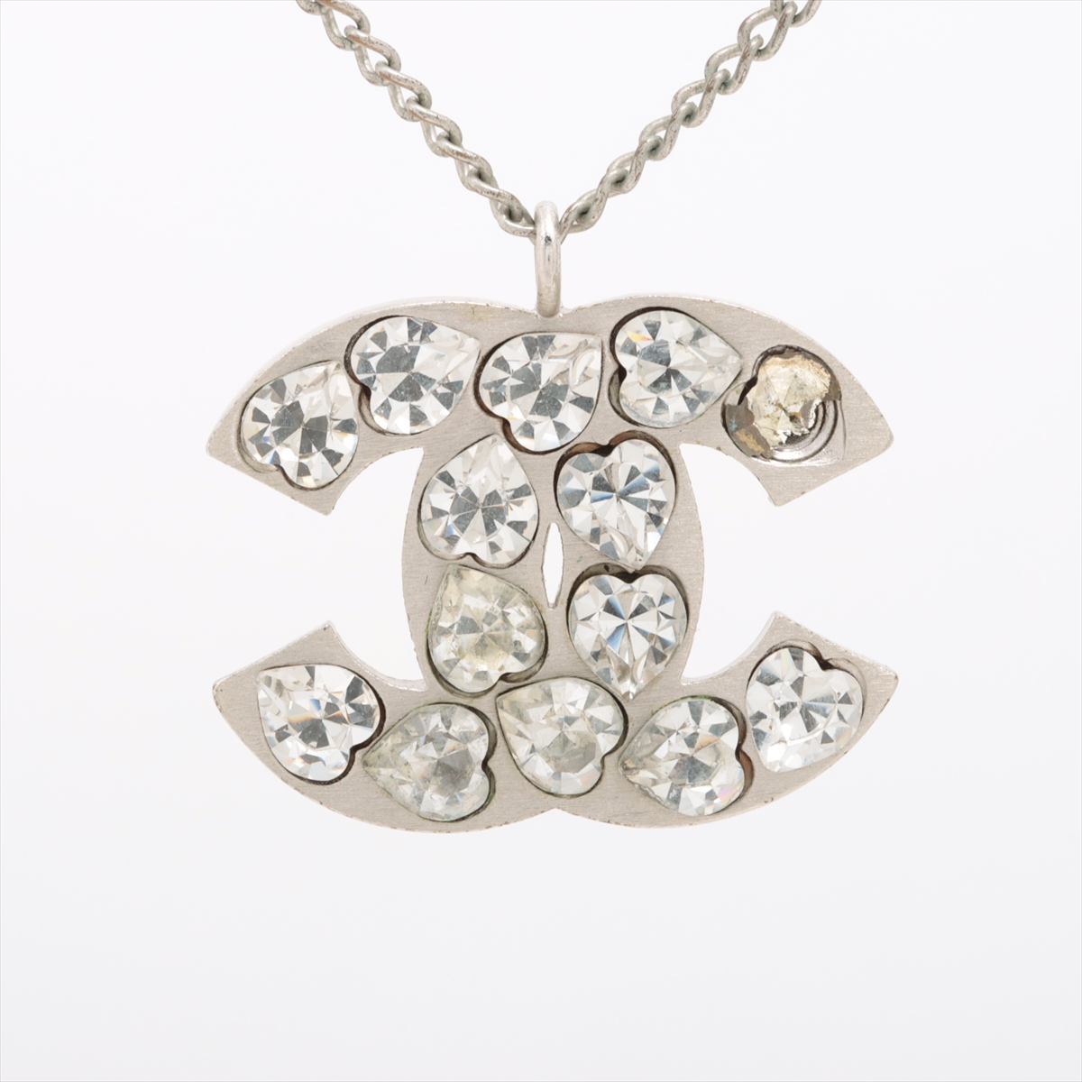 C Heart-studded diamond necklace